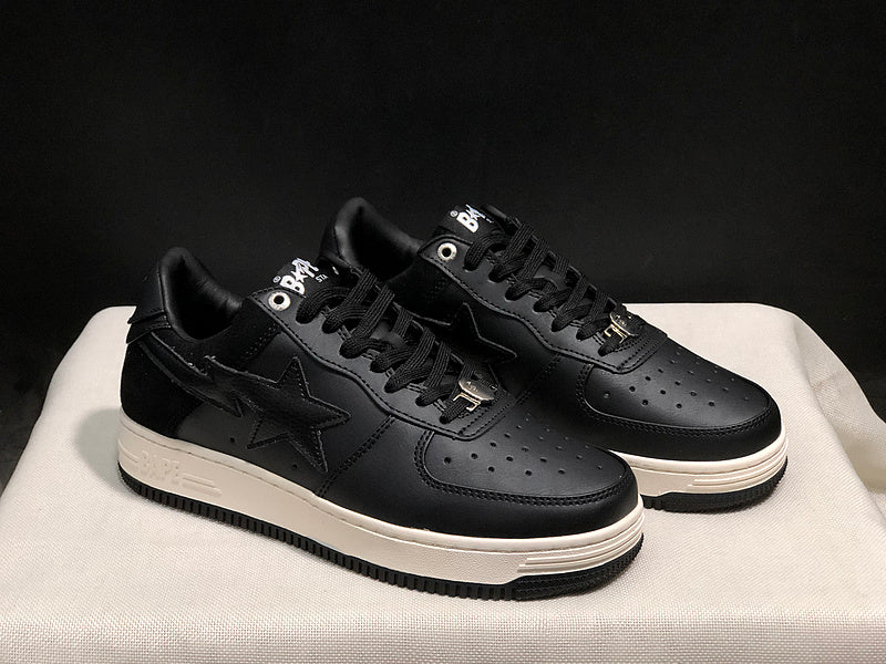 A BATHING APE BAPE STA Low-Top Sneakers – Black & Cream